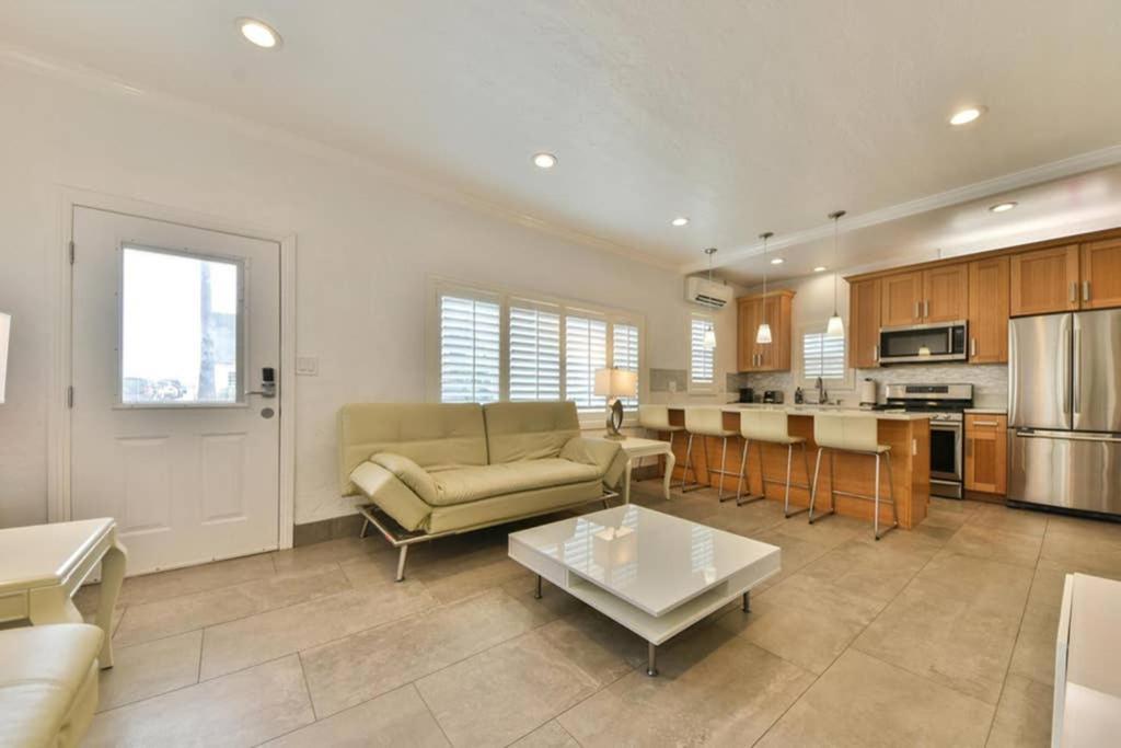 1000#1 Contemporary Home W/ Parking, Grill, & Ac! Newport Beach Eksteriør billede